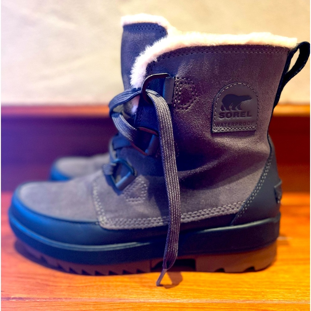 Sorel boots, hardly worn, almost new condition. Warm lining. Good for snow.